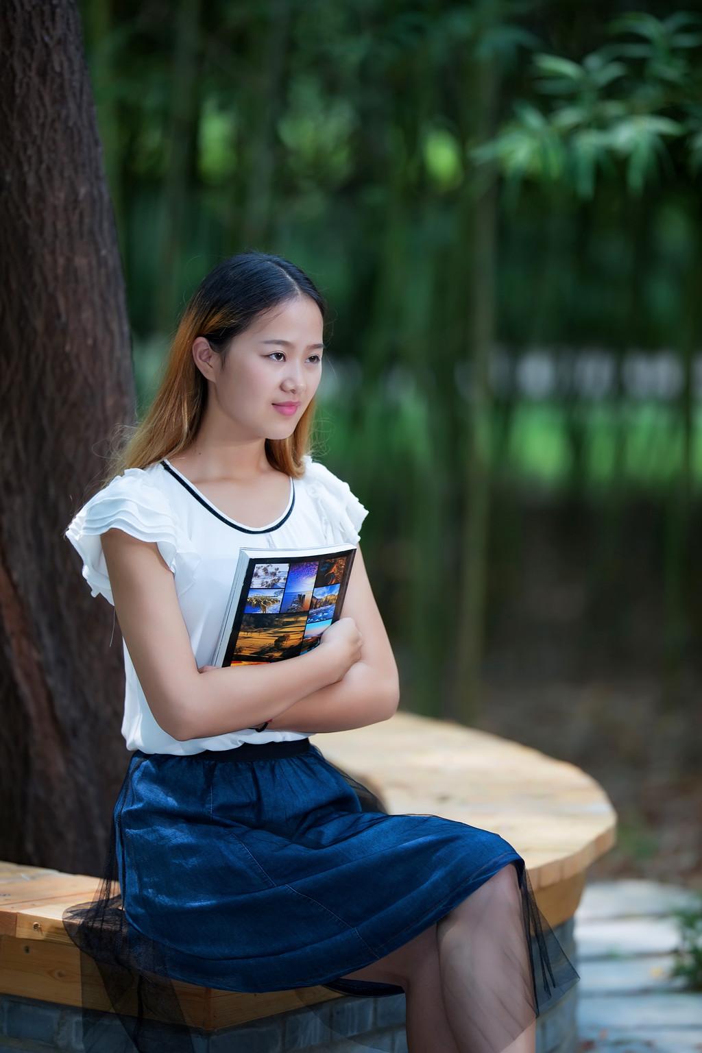 最新女孩看书视频全集，探索知识世界的精彩瞬间