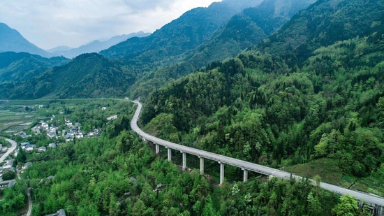 绵茂路最新动态，前行之路，自信与成就感的交响乐章