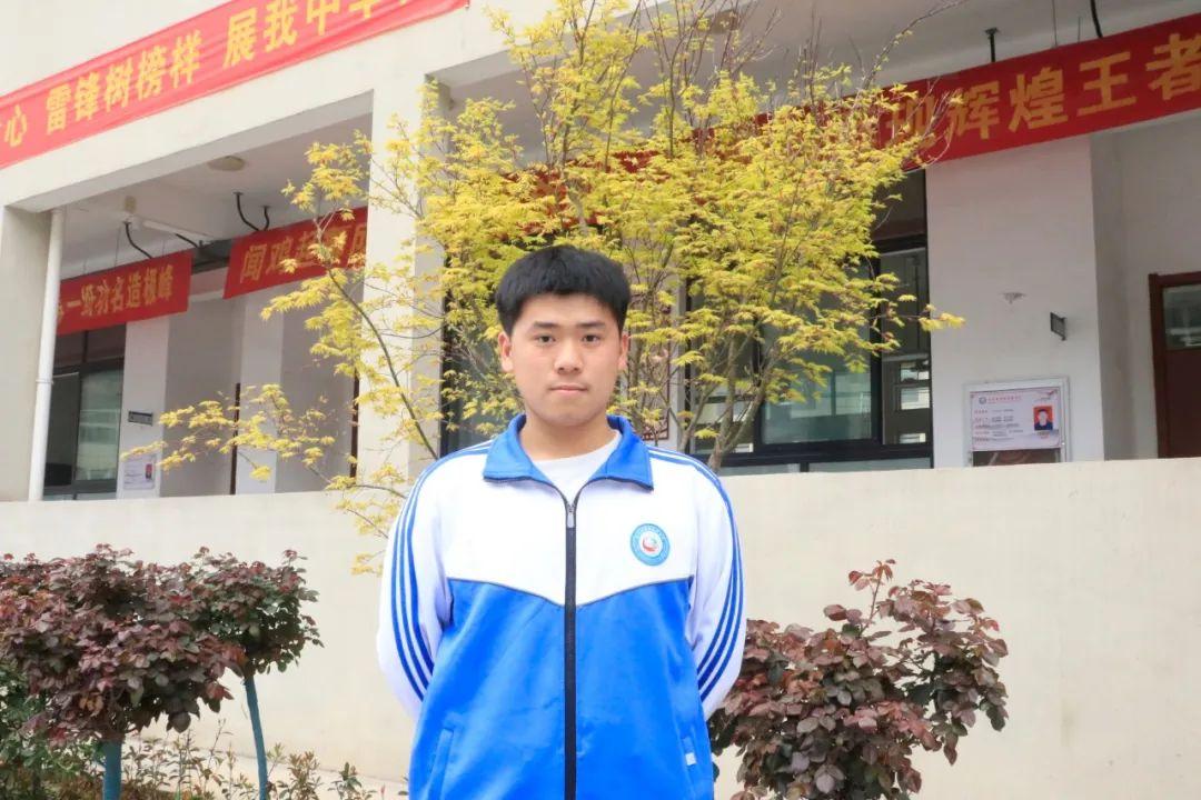 最新的简介,最新的简介，探索未知，自信翱翔，让学习变化点燃生命之光