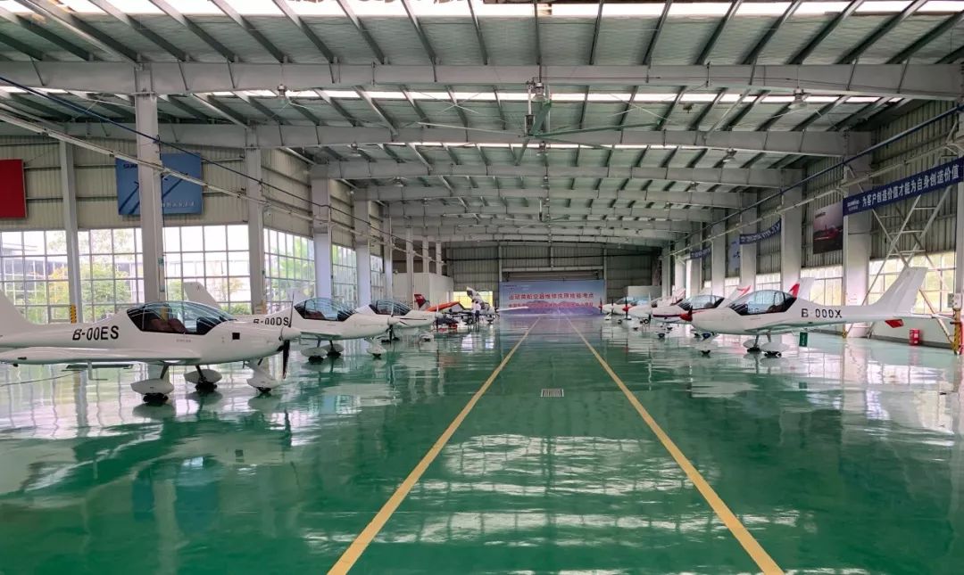 广安通用机场最新动态，航空梦与小巷美食宝藏的探索
